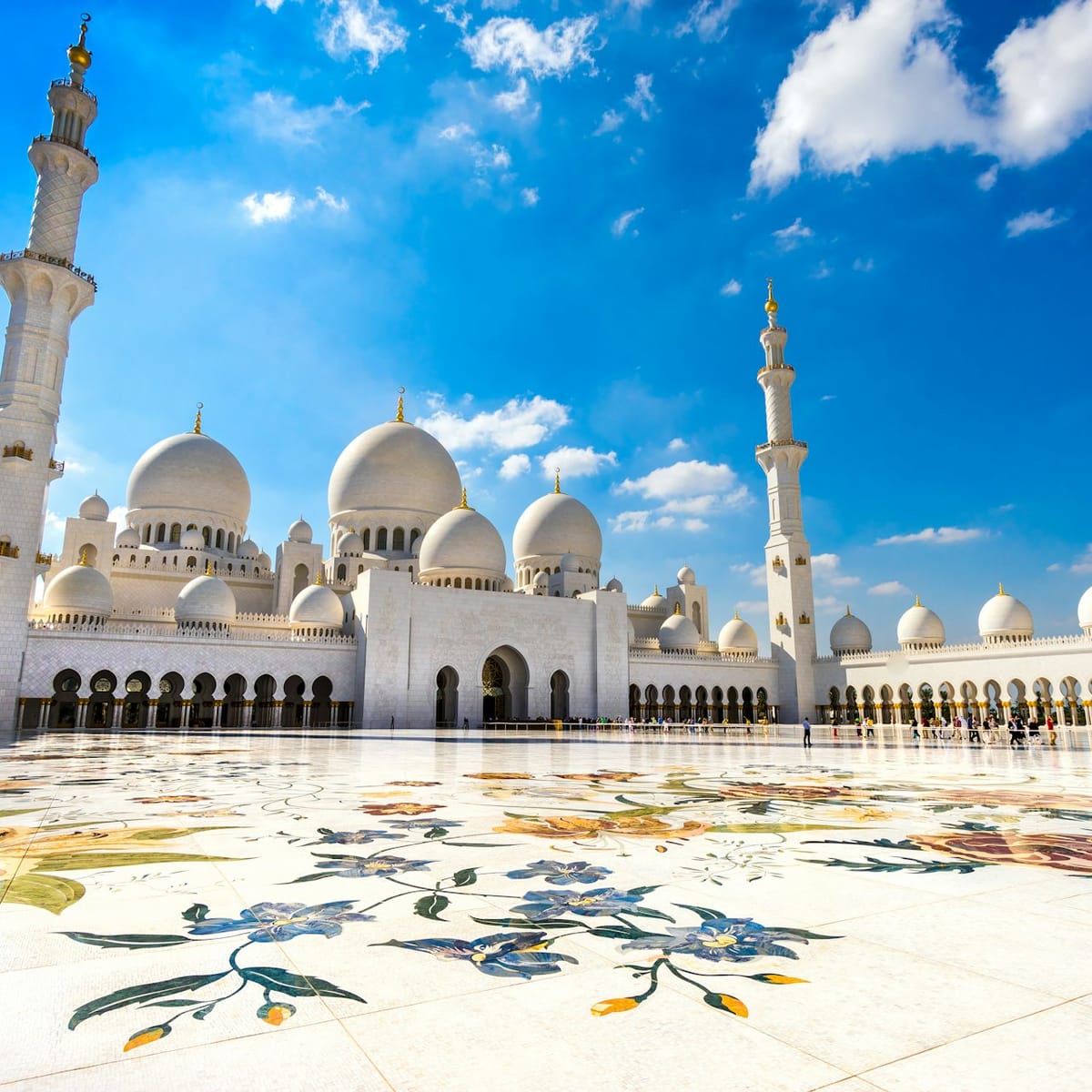 sheikh-zayed-mosque-tour-ferrari-world-from-abu-dhabi_1
